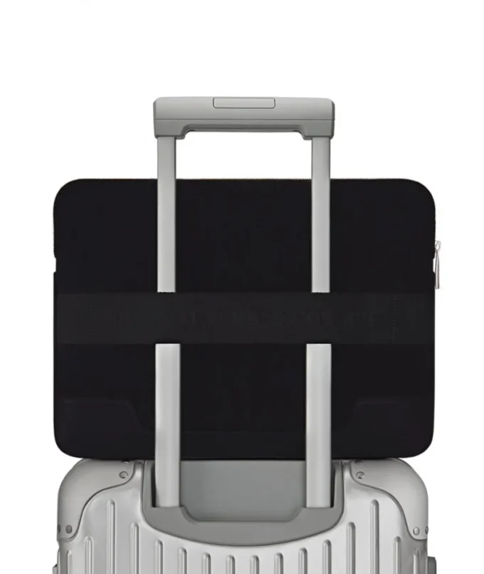 Platt laptopfodral i läder och canvas Hinkväska Platt laptopfodral i läder och canvas Hinkväska