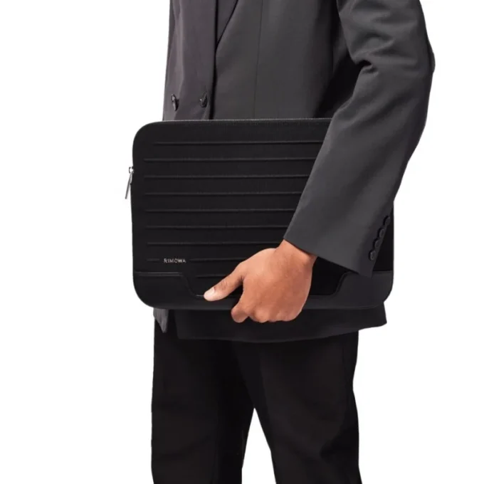 Platt laptopfodral i läder och canvas Hinkväska Platt laptopfodral i läder och canvas Hinkväska