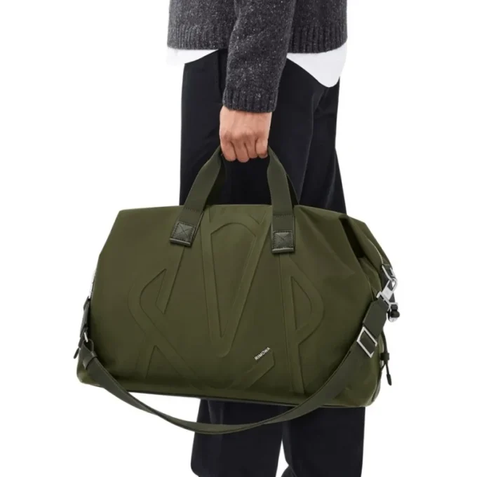 Signatur i ECONYL® nylon Duffelväskor Signatur i ECONYL® nylon Duffelväskor